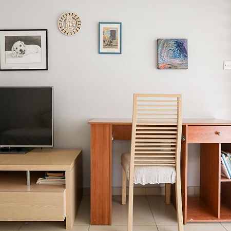 Lovely Bedroom In Shared Apartment Oroklini Bagian luar foto
