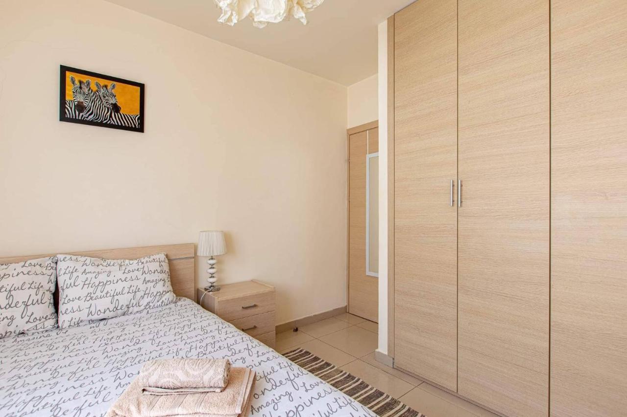Lovely Bedroom In Shared Apartment Oroklini Bagian luar foto