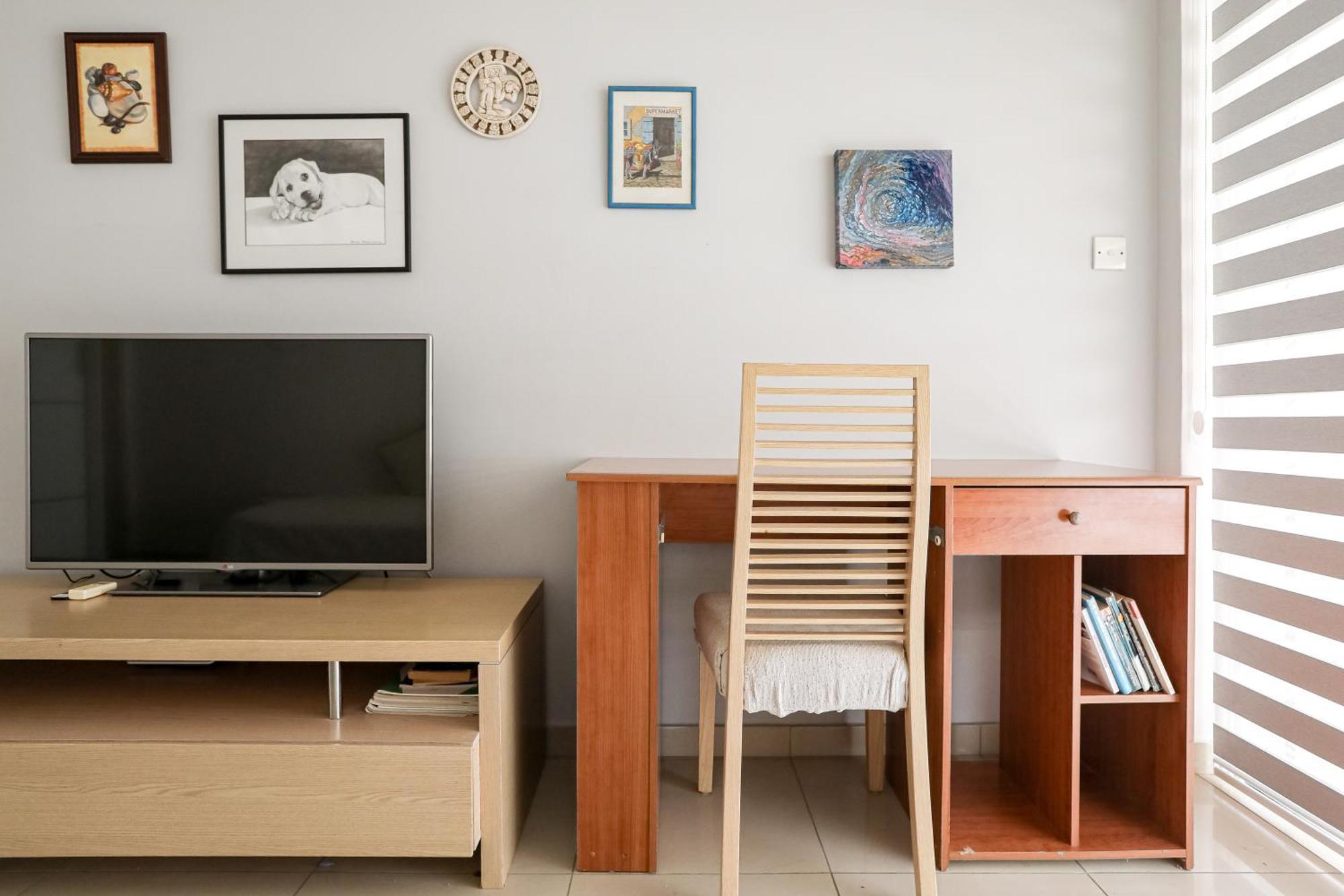 Lovely Bedroom In Shared Apartment Oroklini Bagian luar foto