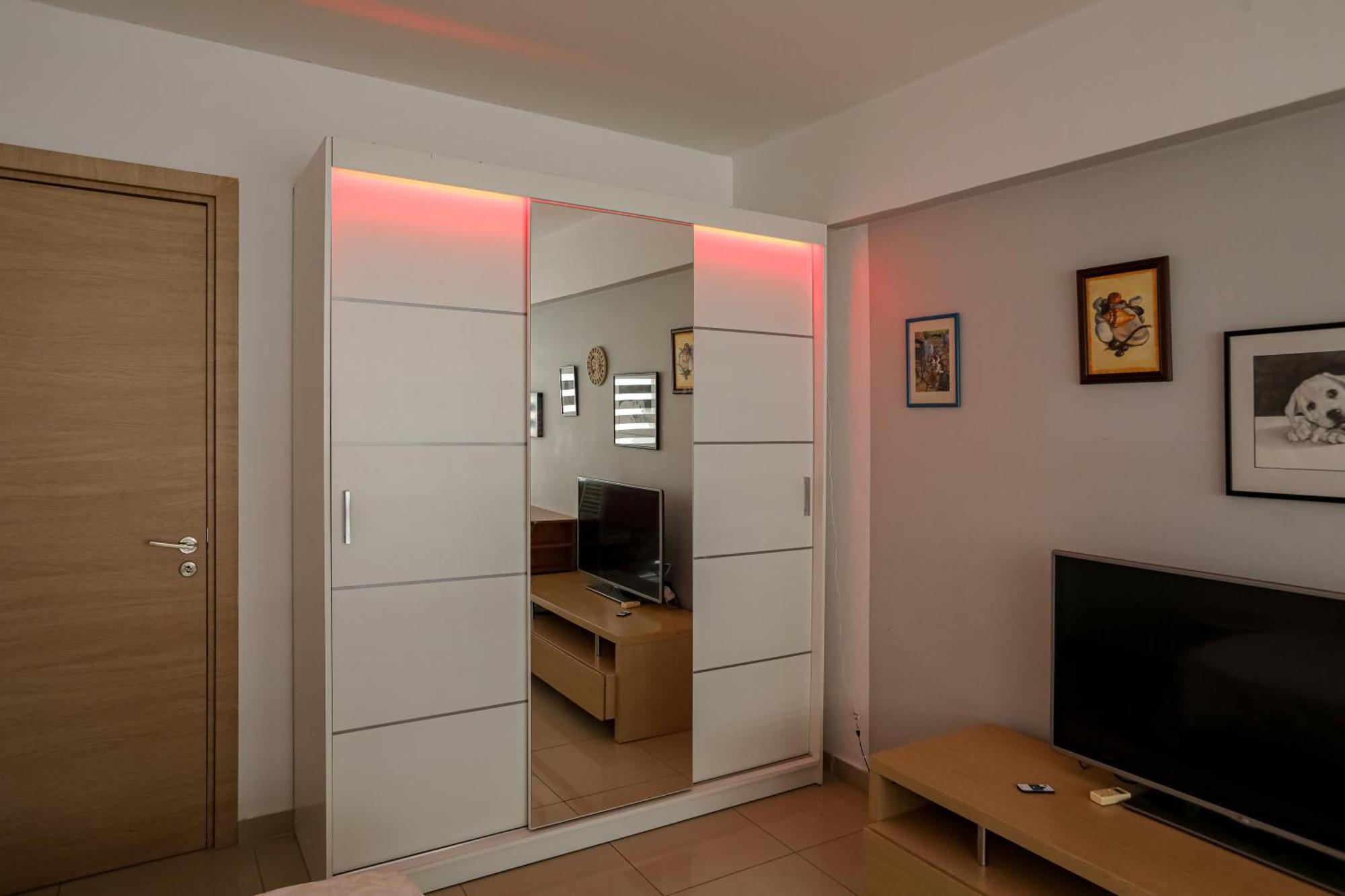 Lovely Bedroom In Shared Apartment Oroklini Bagian luar foto
