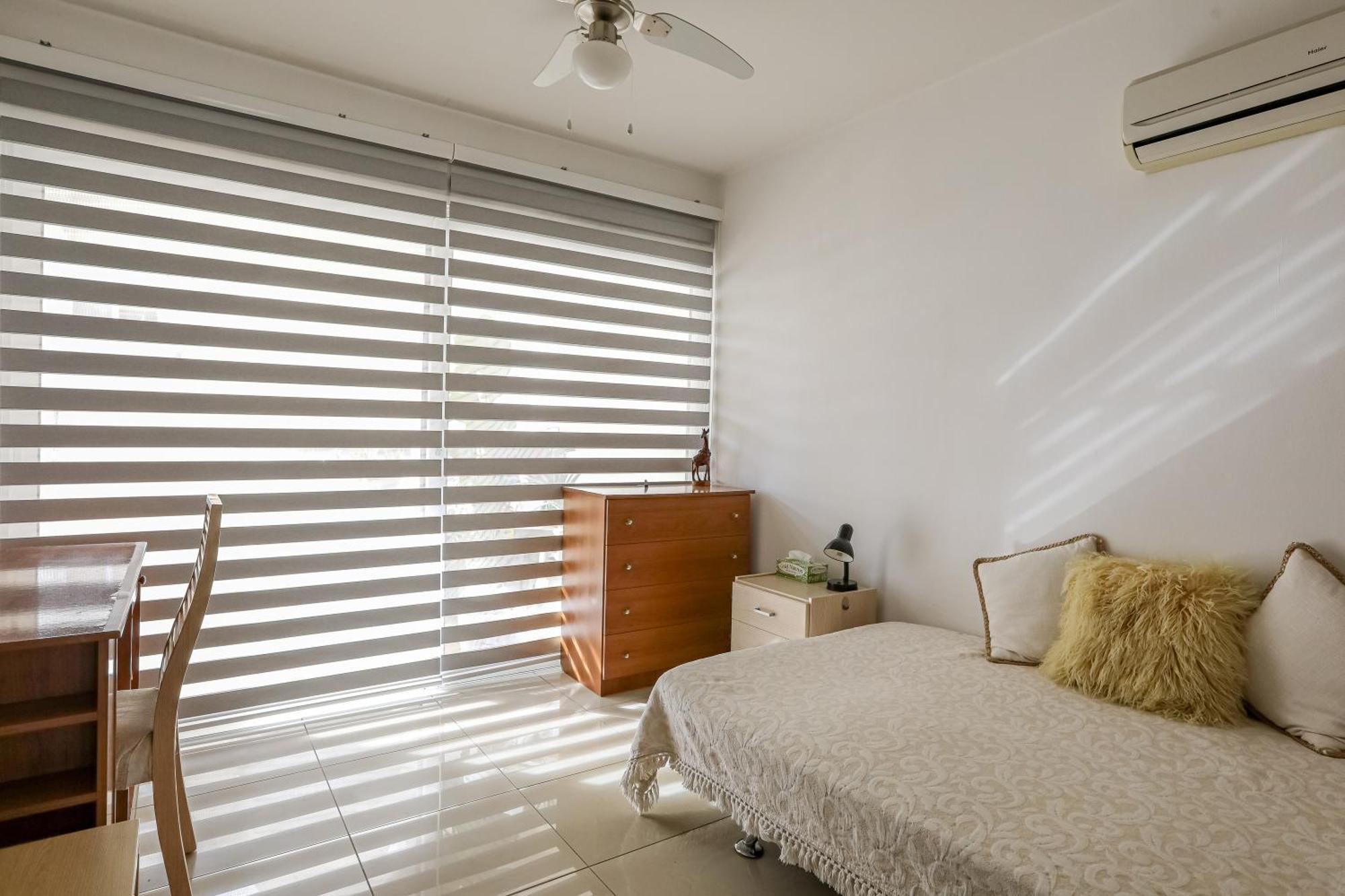 Lovely Bedroom In Shared Apartment Oroklini Bagian luar foto