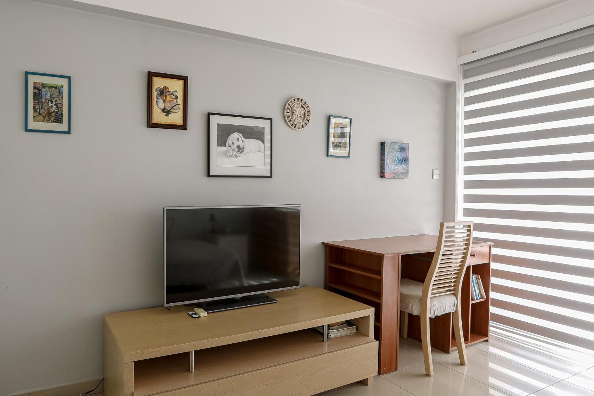 Lovely Bedroom In Shared Apartment Oroklini Bagian luar foto
